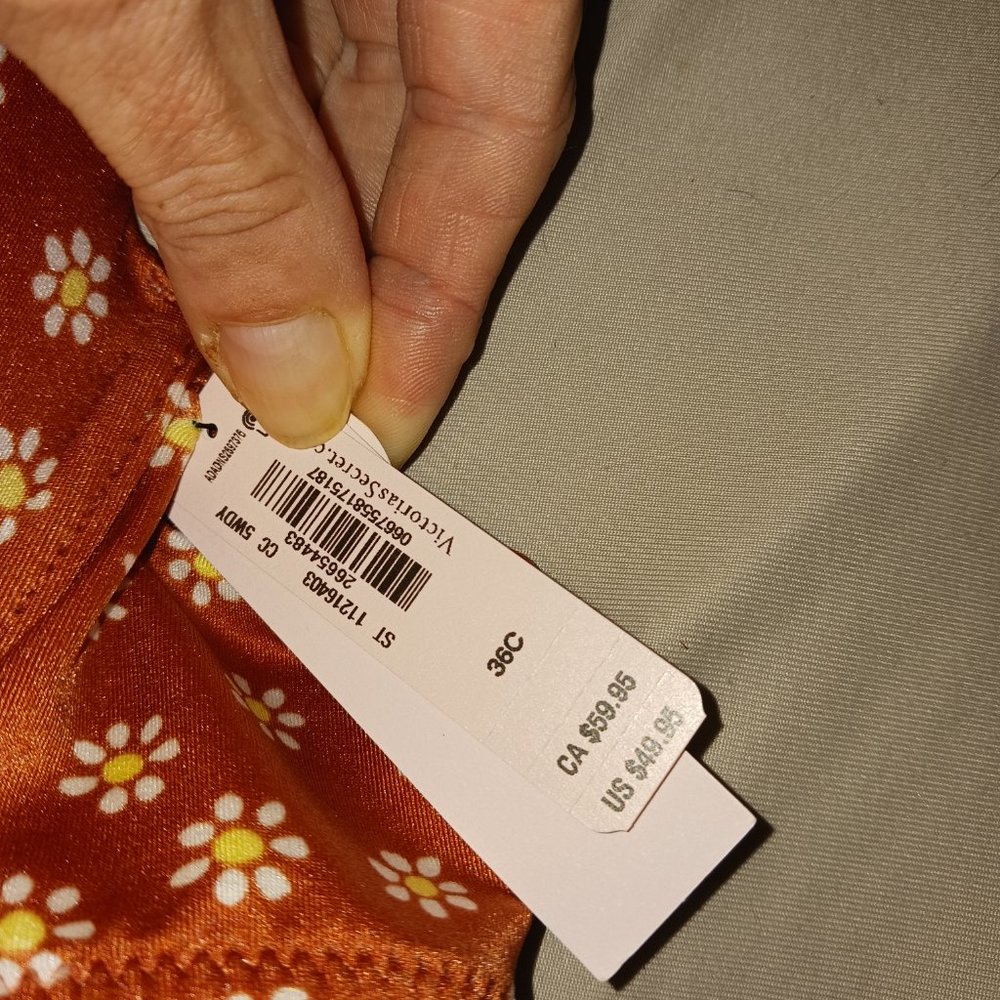 NWT! Ÿictoria's Secret Bikini Top Sz 36C - Picture 4 of 8